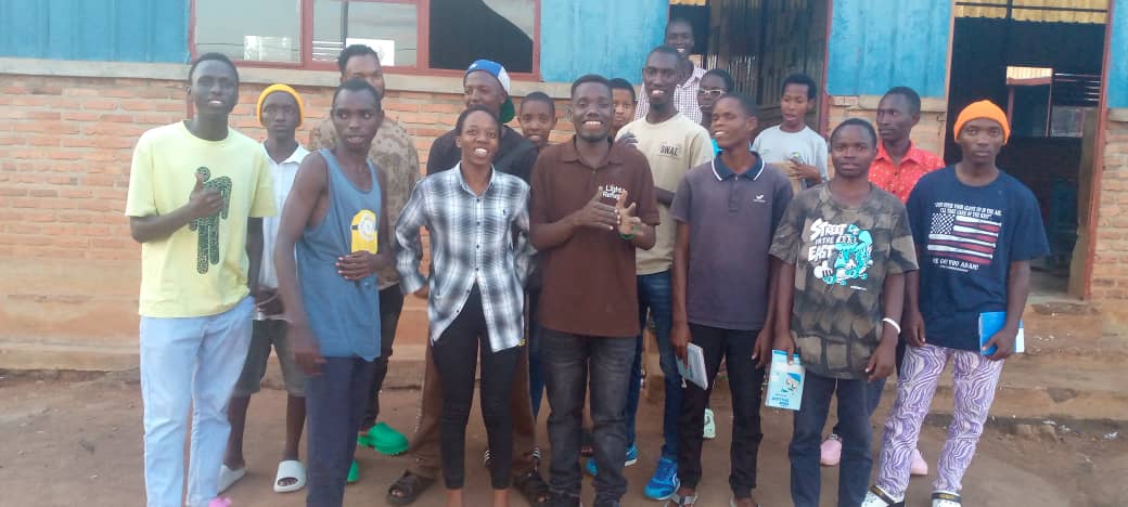 Light English Club students learning together